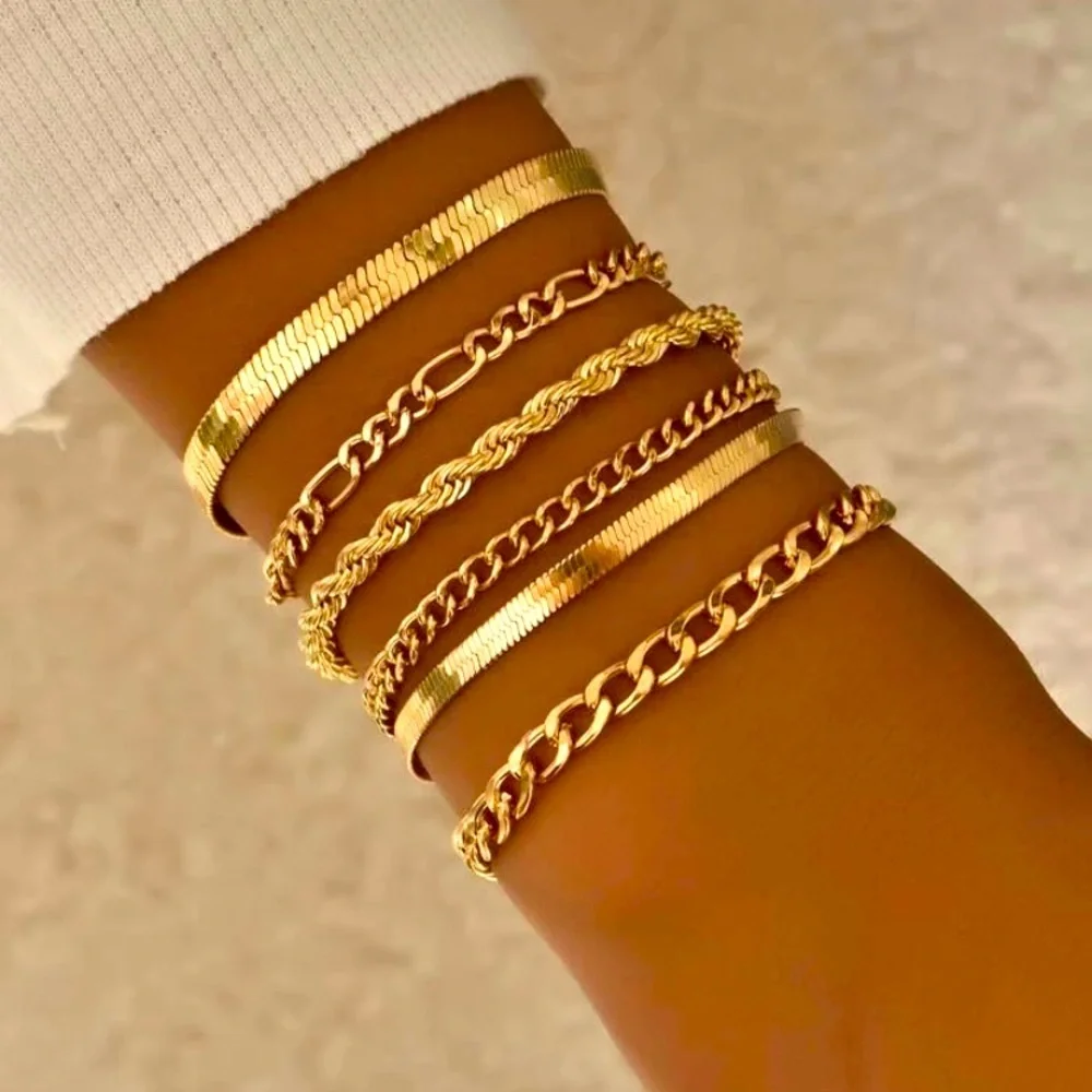 Bracelets - Picture 1 of 3